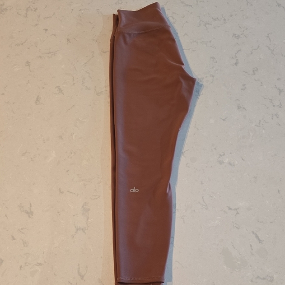 ALO Yoga Cocoa Leggings - Picture 5 of 5